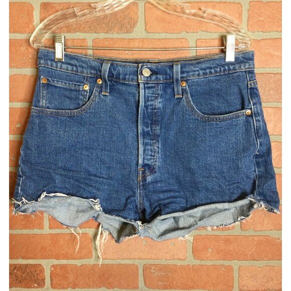 Levis 501 Womens Jean Shorts Button Fly Raw Cut Off Hem Size 31 - Picture 2 of 6